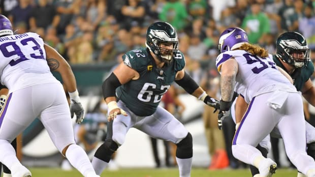 Philadelphia Eagles center Jason Kelce (62) against the Minnesota Vikings at Lincoln Financial Field.